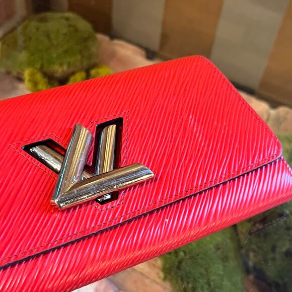 LOUIS VUITTON Red Epi Twist Wallet - Picture 5 of 11